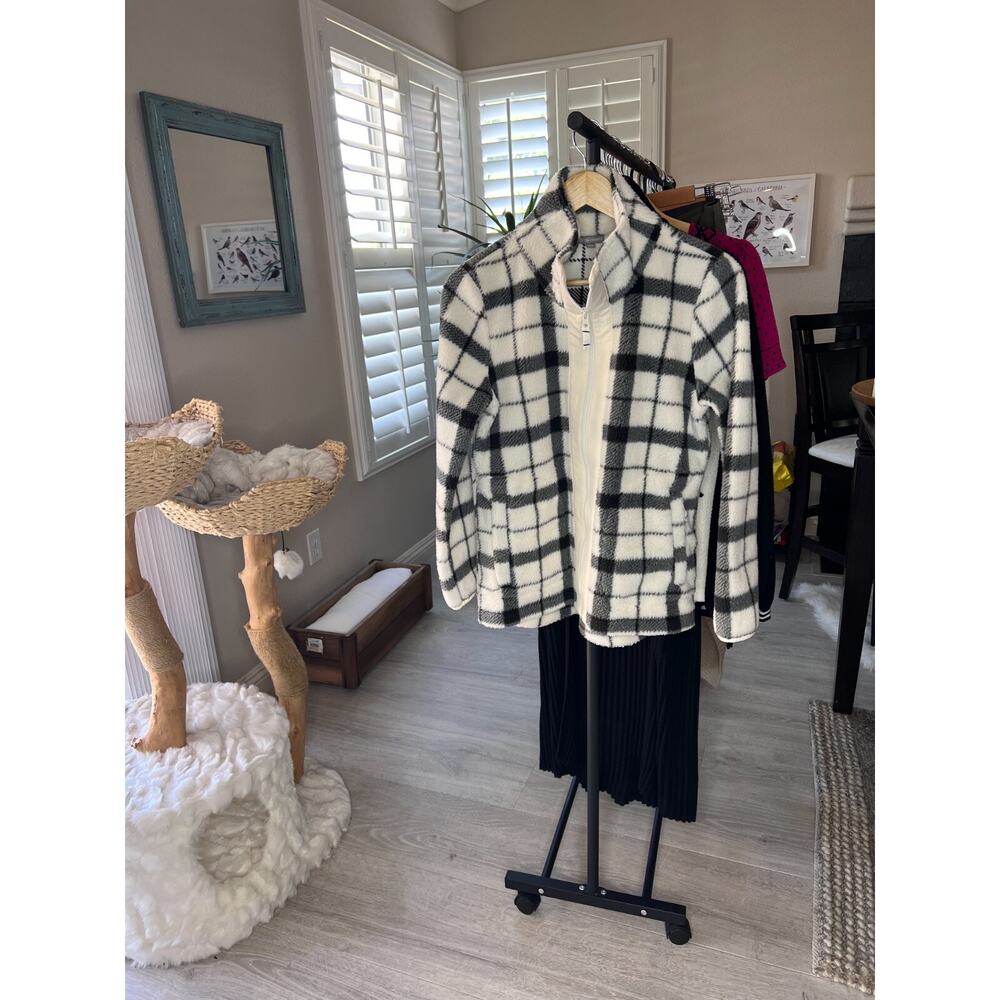 T by Talbots Jacket Womens SZ MP Black and White Merry Plaid Cozy Sherpa Outdoor - Picture 16 of 16